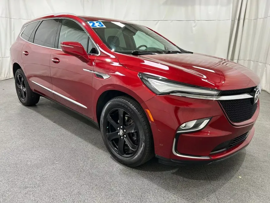 2023 Buick Enclave Essence photo 1