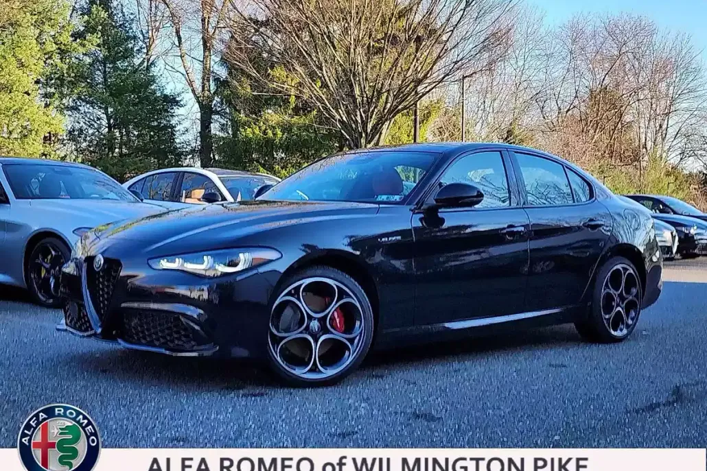 2024 Alfa Romeo Giulia photo 1