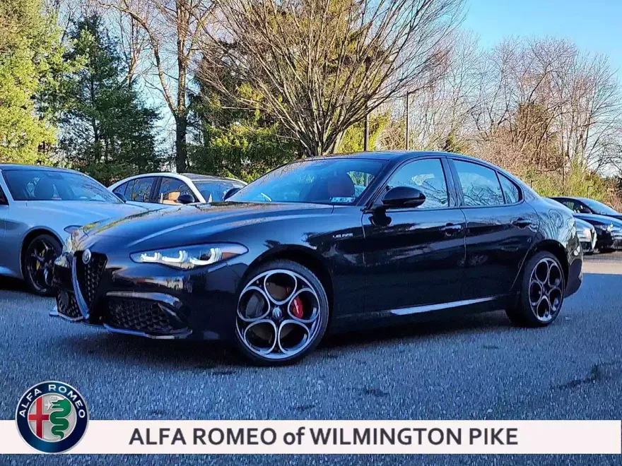 2024 Alfa Romeo Giulia photo 1