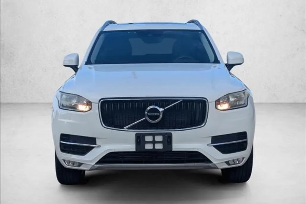 2016 Volvo XC90 T6 Momentum photo 1
