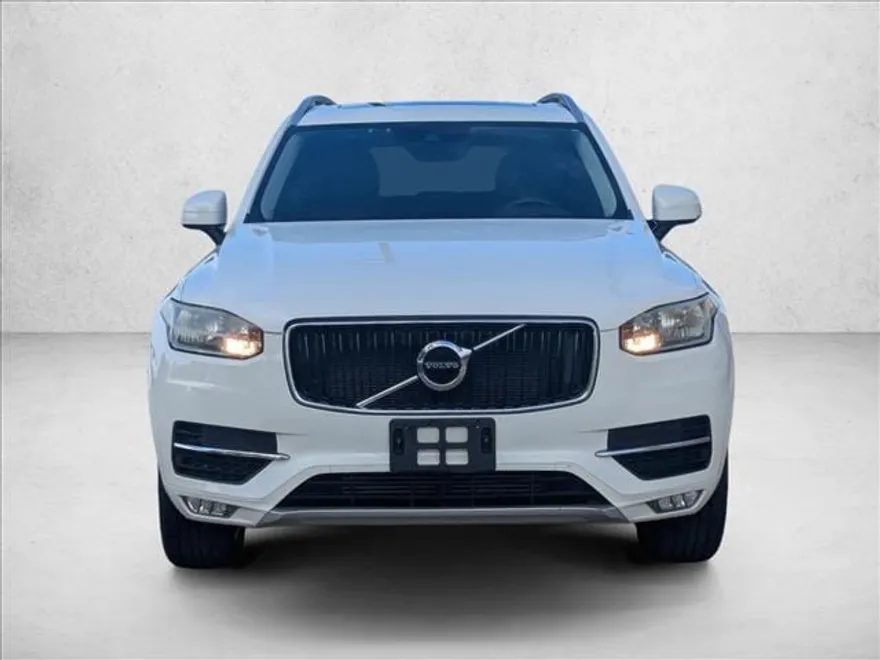 2016 Volvo XC90 T6 Momentum photo 1