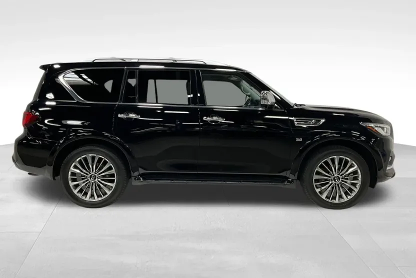 2019 Infiniti QX80 Luxe photo 1