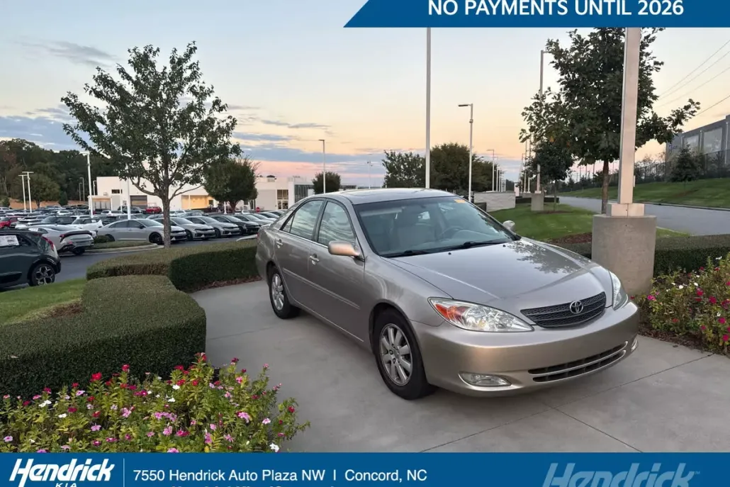 2004 Toyota Camry XLE photo 1