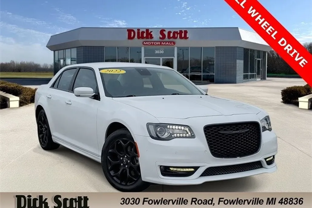 2022 Chrysler 300 Touring L photo 1