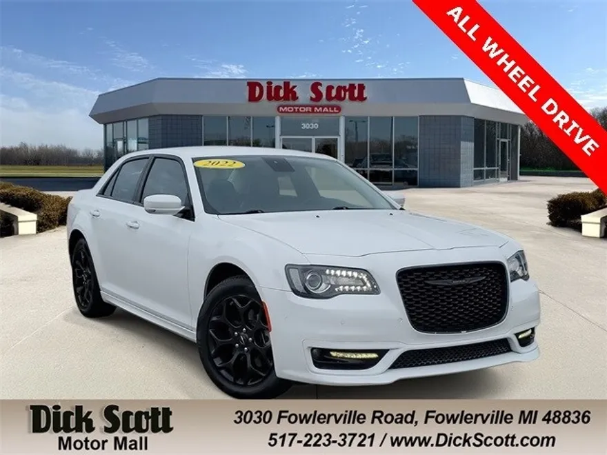 2022 Chrysler 300 Touring L photo 1