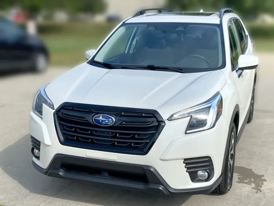 2023 Subaru Forester Premium photo 1