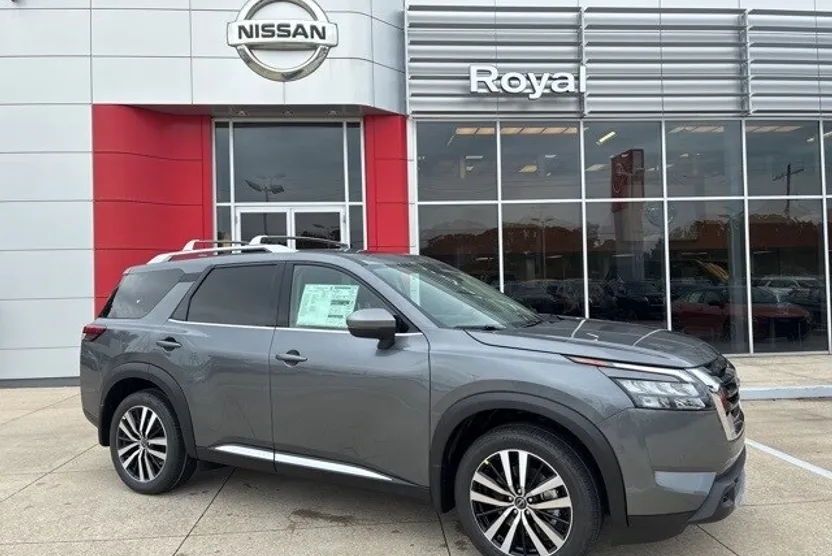 2025 Nissan Pathfinder Platinum photo 1