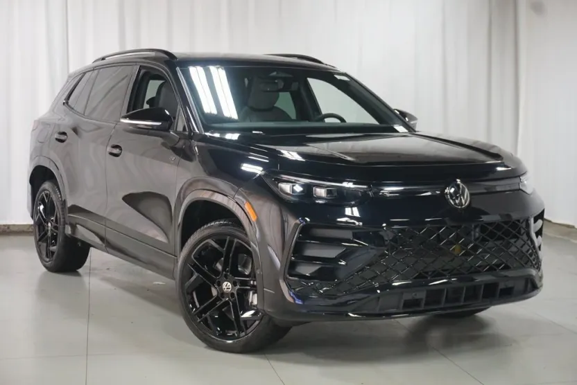 2025 Volkswagen Tiguan SE R-Line Black photo 1