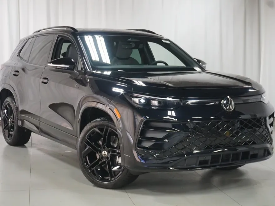 2025 Volkswagen Tiguan SE R-Line Black photo 1