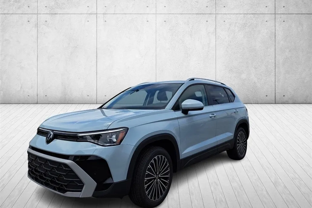 2025 Volkswagen Taos SE photo 1