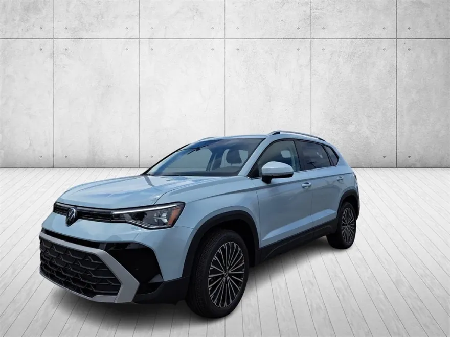 2025 Volkswagen Taos SE photo 1