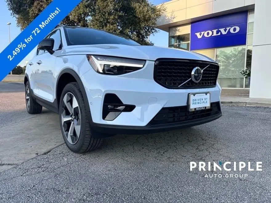 2026 Volvo XC40 Plus photo 1