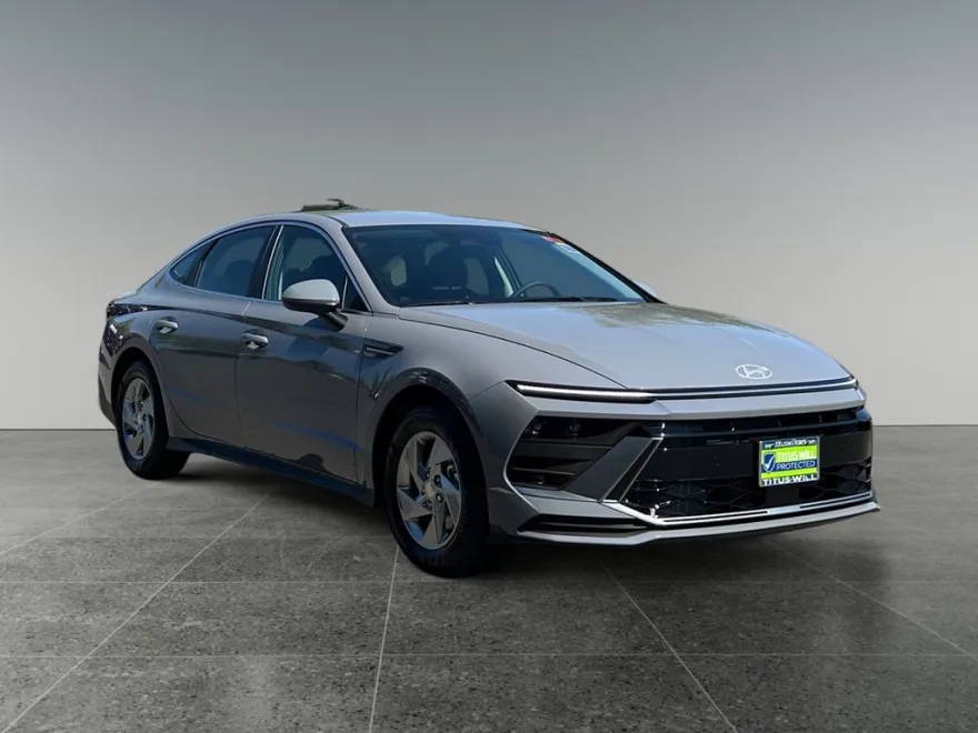 2025 Hyundai Sonata SE photo 1