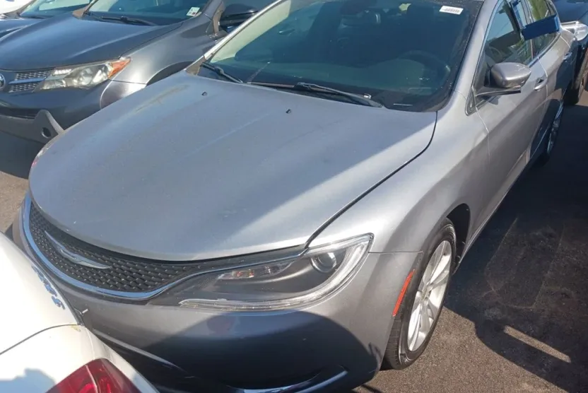 2016 Chrysler 200 Limited photo 1