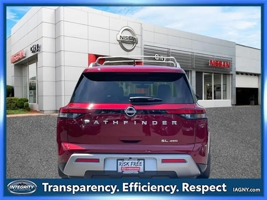 2024 Nissan Pathfinder SL photo 6