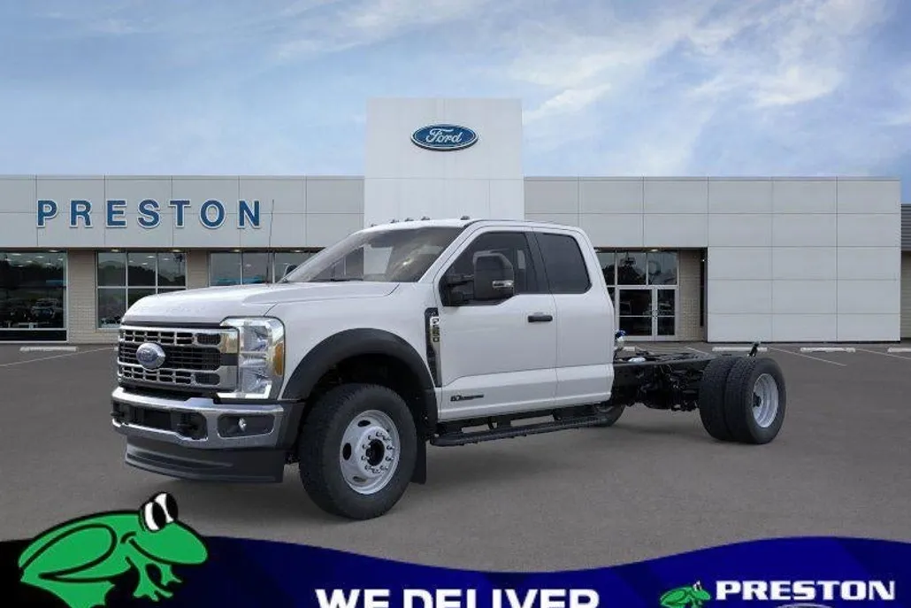 2025 Ford F-550 XL photo 1