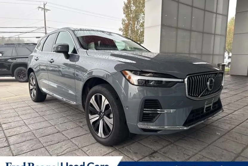 2023 Volvo XC60 Recharge Hybrid T8 Plus photo 1