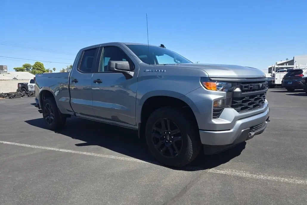 2026 Chevrolet Silverado 1500 Custom photo 1
