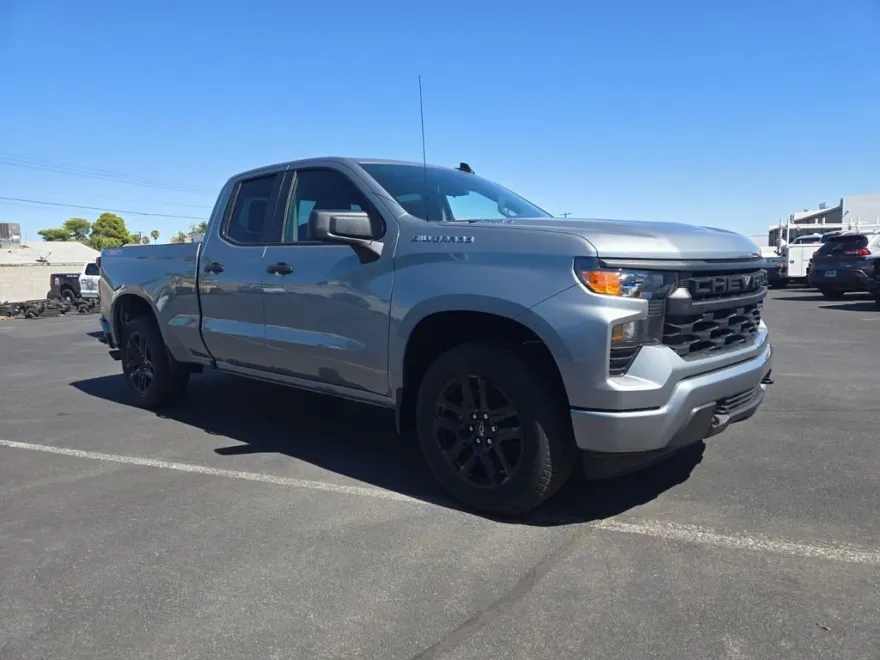2026 Chevrolet Silverado 1500 Custom photo 1
