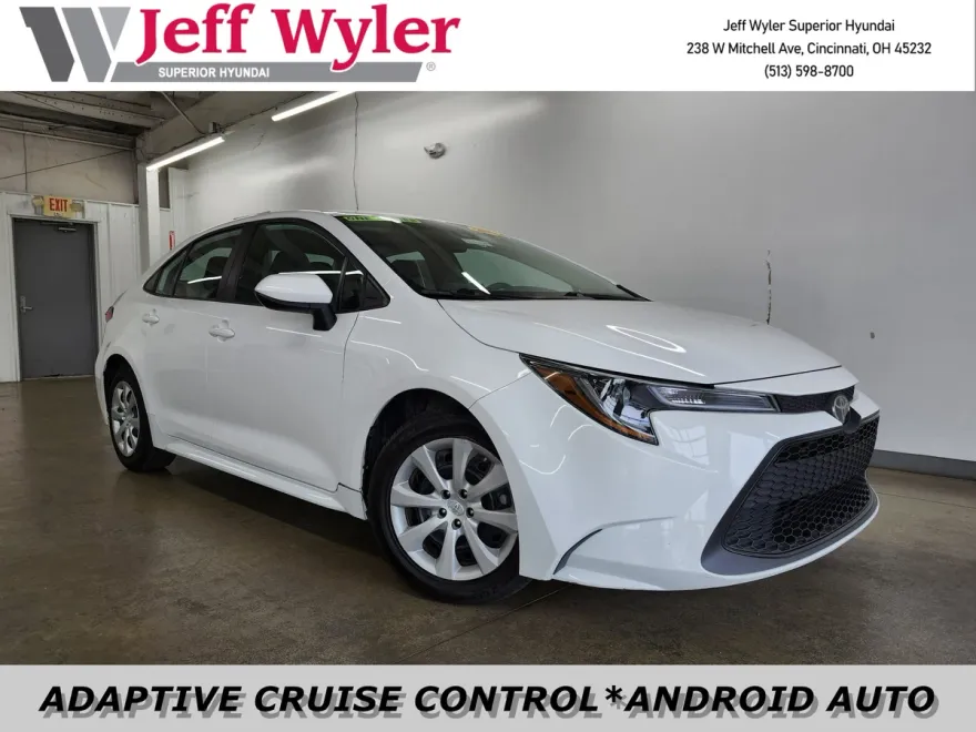 2022 Toyota Corolla LE photo 1