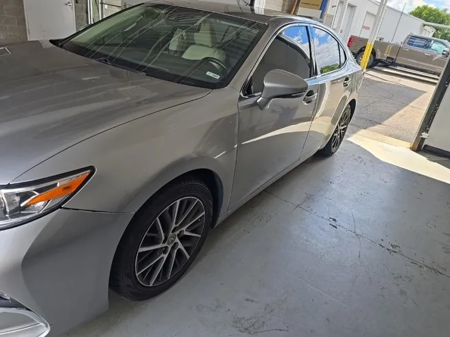 2017 Lexus ES 350 photo 1