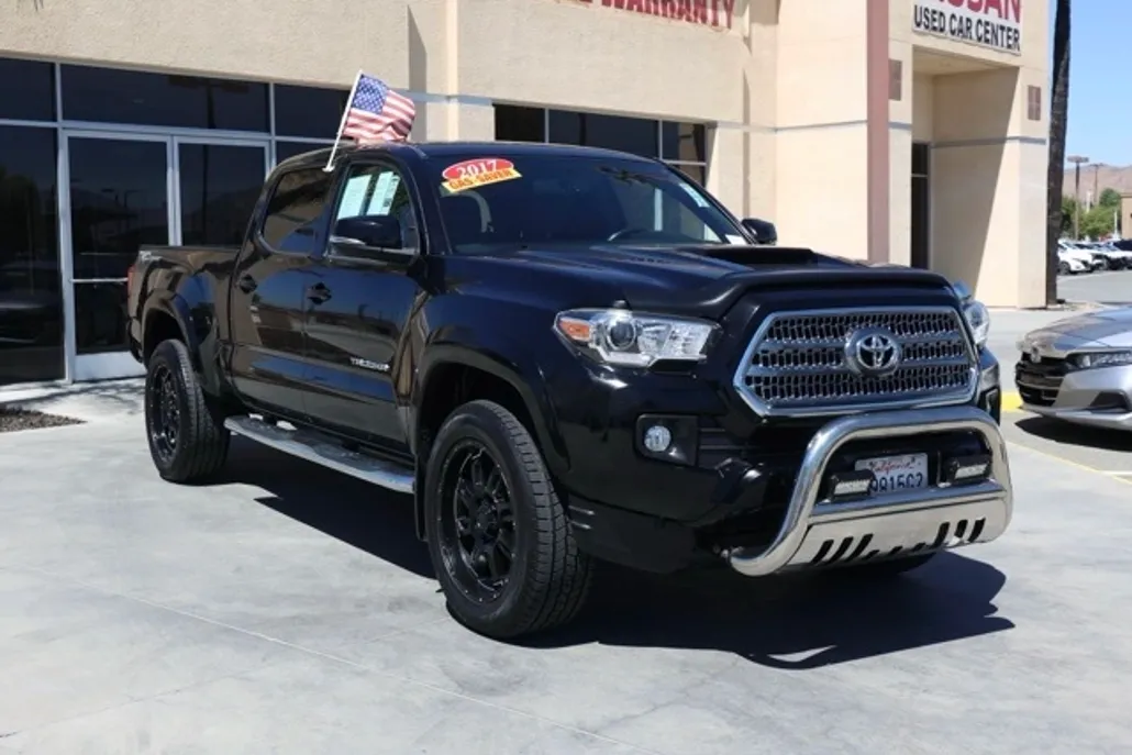 2017 Toyota Tacoma SR5 photo 1