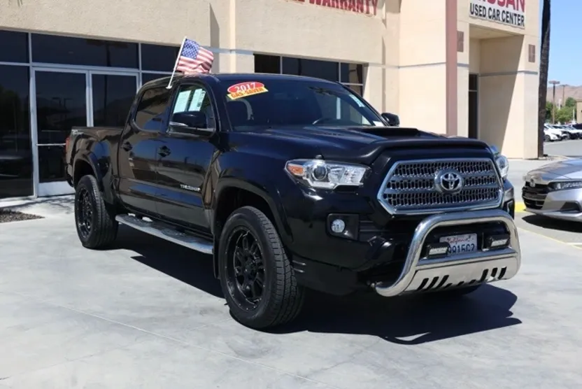 2017 Toyota Tacoma SR5 photo 1