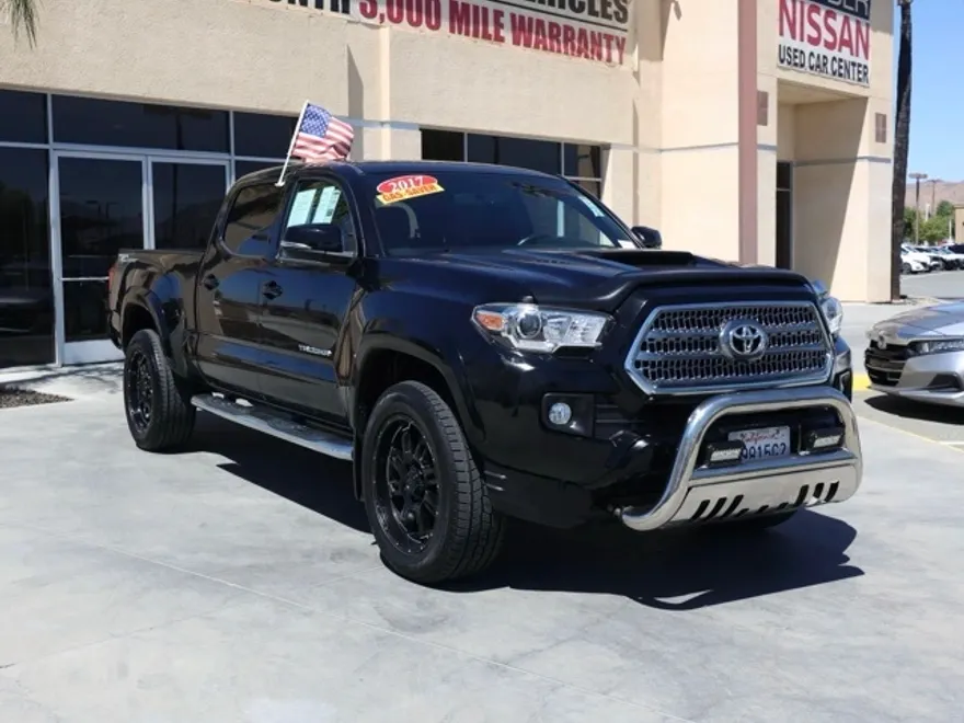 2017 Toyota Tacoma SR5 photo 1