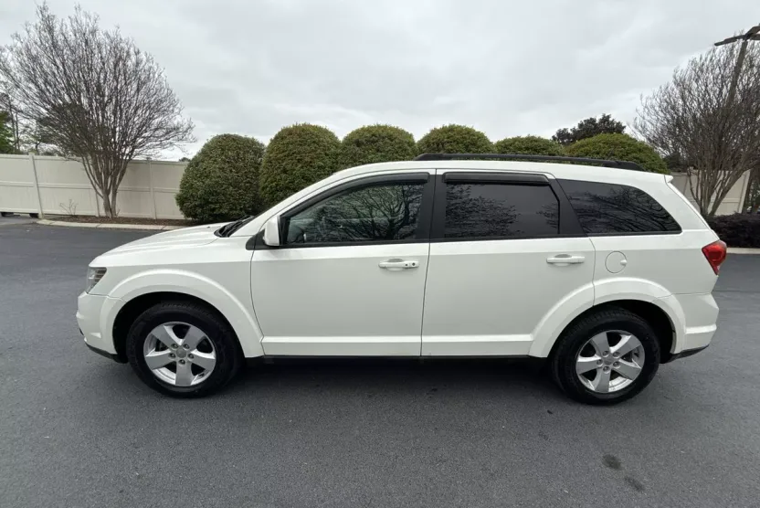 2012 Dodge Journey SXT photo 1