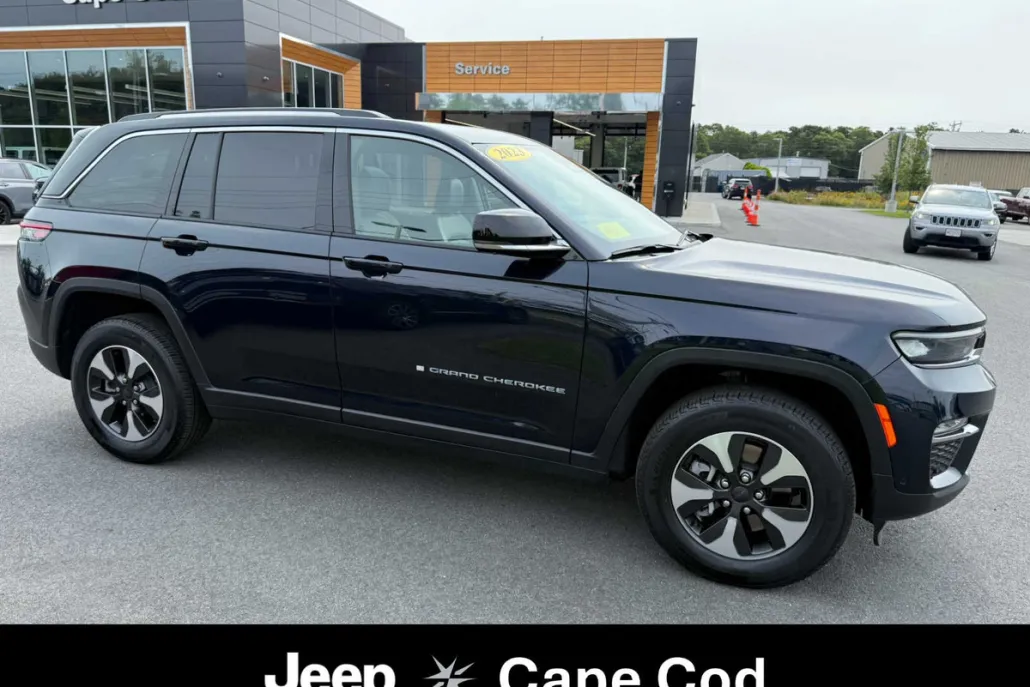 2023 Jeep Cherokee 4xe Base photo 1