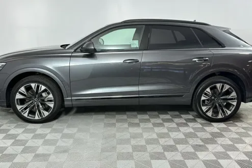 2025 Audi Q8 55 Premium Plus photo 2