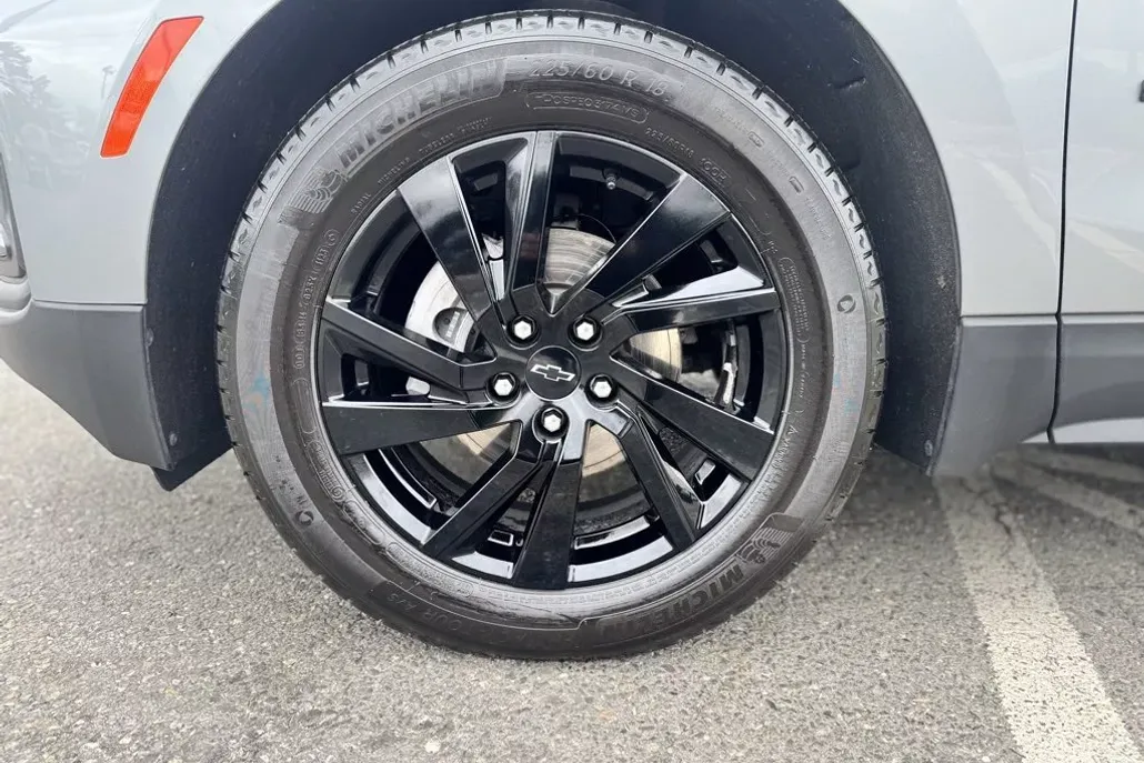 2024 Chevrolet Equinox LS photo 1