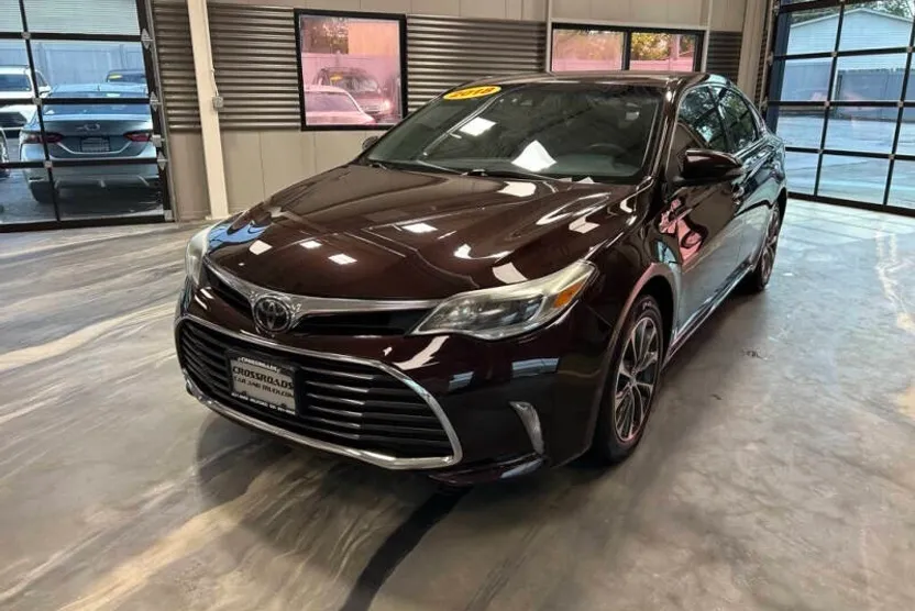 2018 Toyota Avalon XLE photo 1