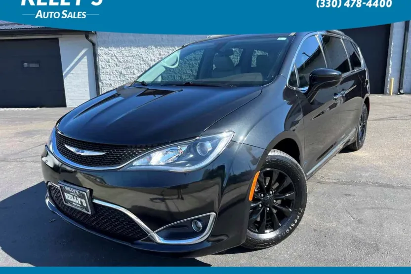 2018 Chrysler Pacifica Touring L photo 1