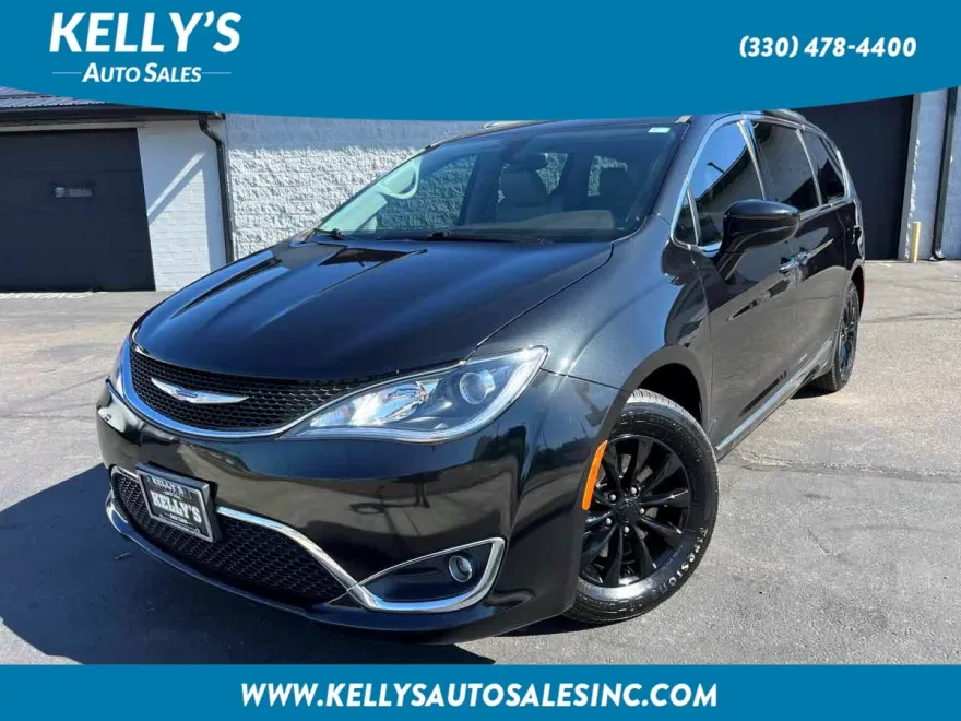 2018 Chrysler Pacifica Touring L photo 1