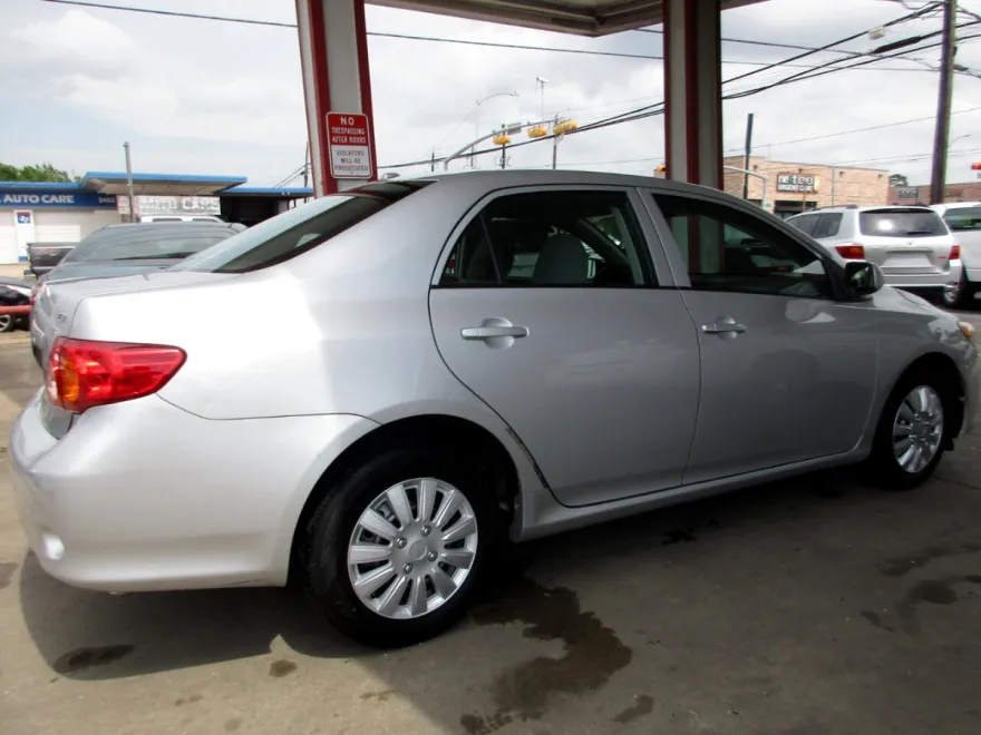2009 Toyota Corolla LE photo 5