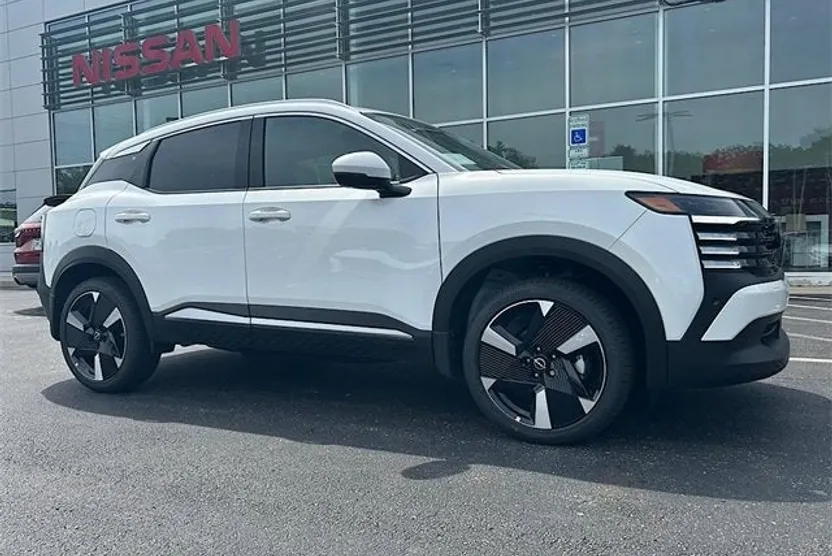 2025 Nissan Kicks SR photo 1