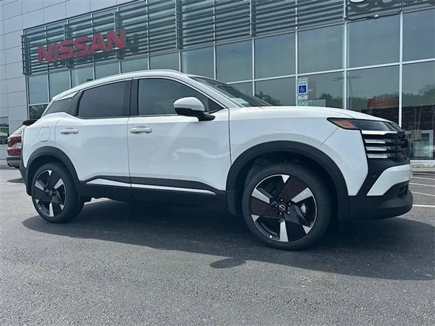 2025 Nissan Kicks SR photo 1