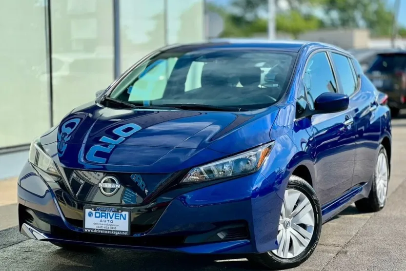 2023 Nissan Leaf S photo 1