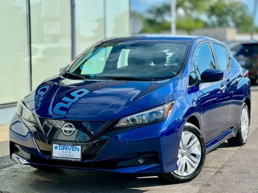 2023 Nissan Leaf S photo 1