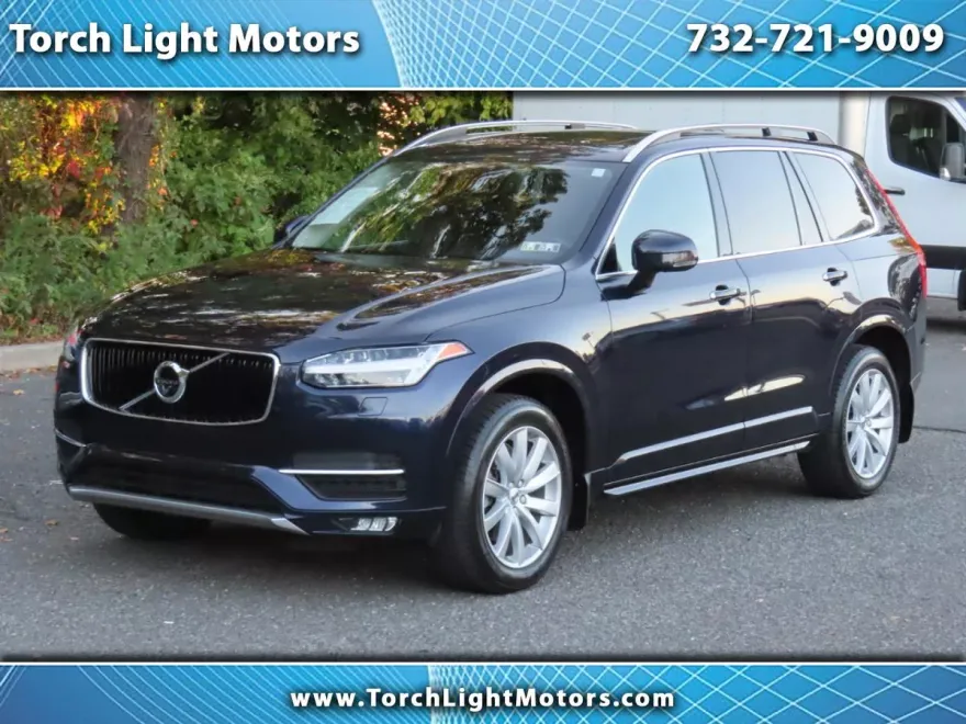 2016 Volvo XC90 T6 Momentum AWD photo 1
