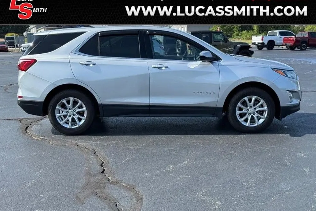 2019 Chevrolet Equinox LT photo 1