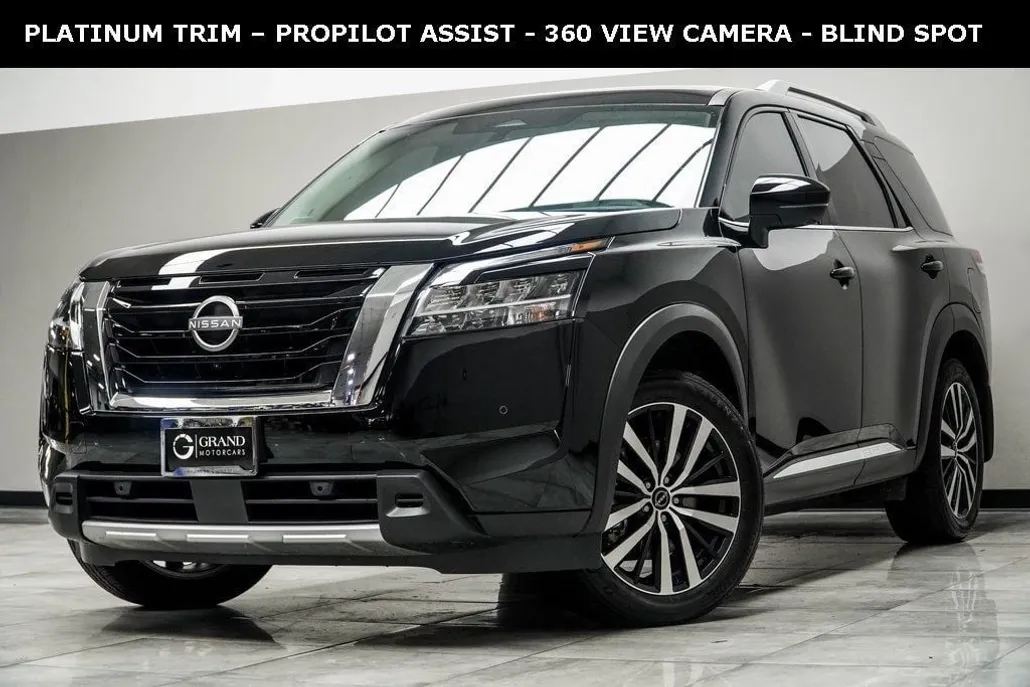 2024 Nissan Pathfinder Platinum photo 1