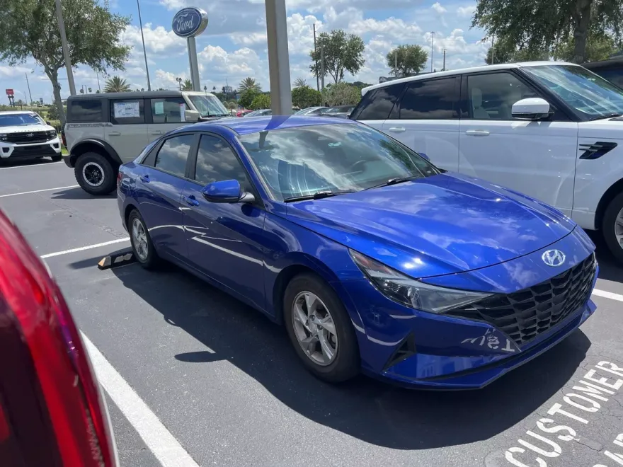 2023 Hyundai Elantra SE photo 1