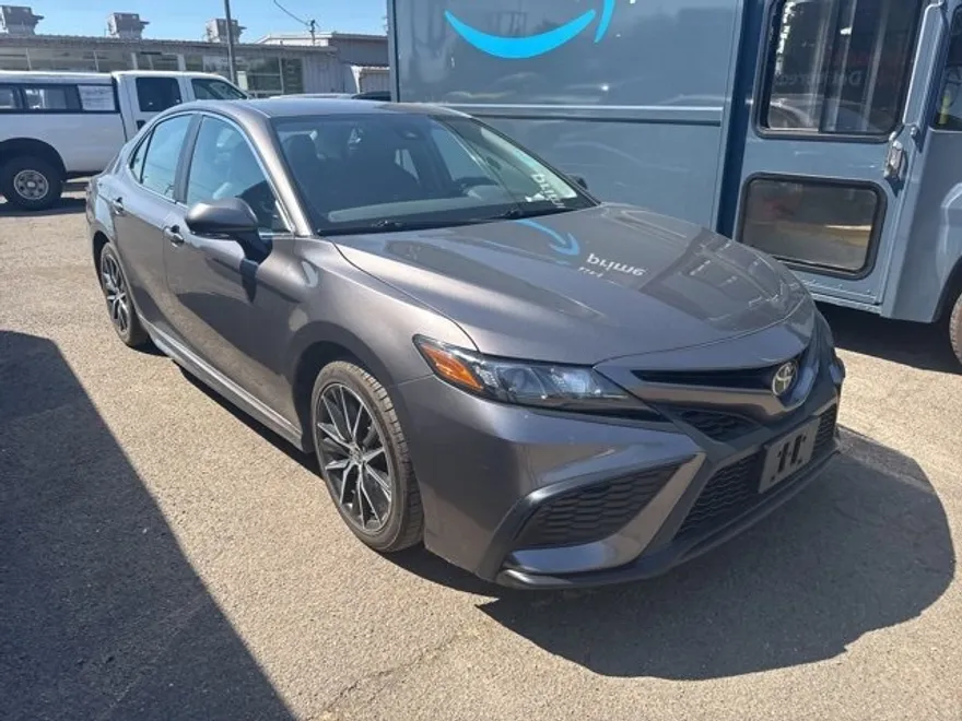 2022 Toyota Camry SE photo 1