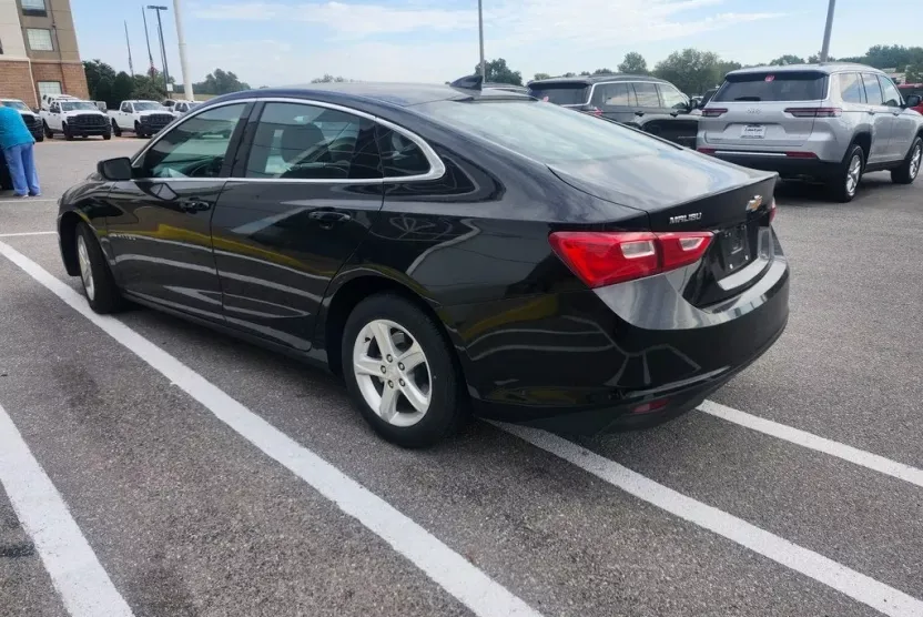 2023 Chevrolet Malibu 1LT photo 1