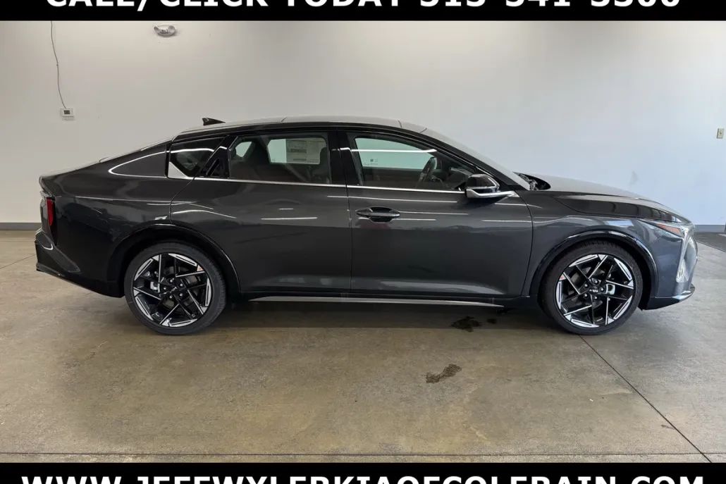 2025 Kia K4 GT-Line photo 1