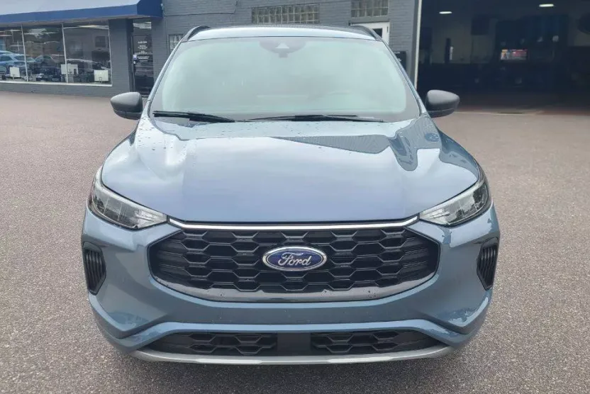 2023 Ford Escape photo 1