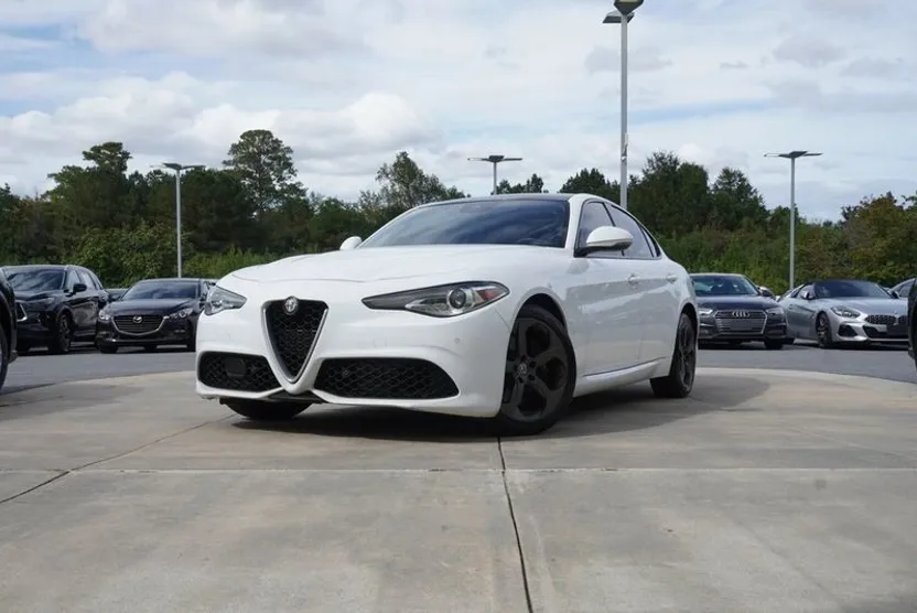 2018 Alfa Romeo Giulia Base photo 1