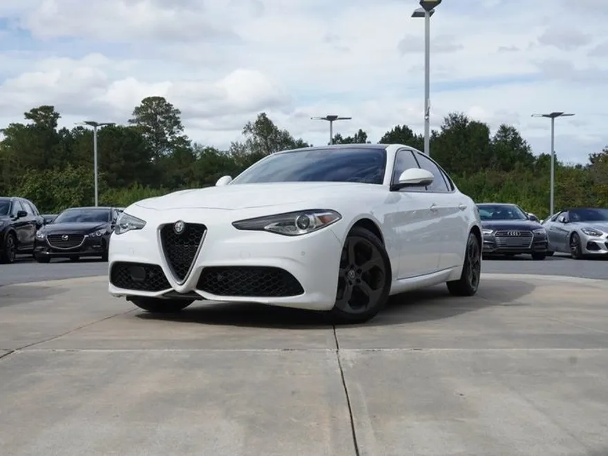 2018 Alfa Romeo Giulia Base photo 1